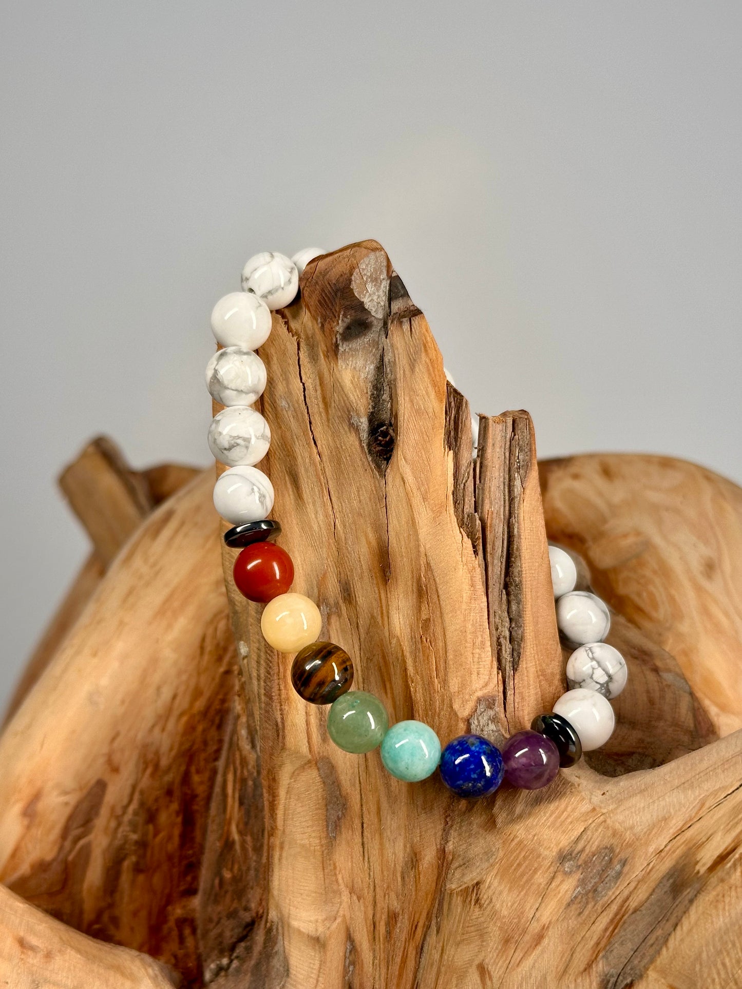 Bracelet boule 8mm 7 chakras + Howlite blanche A